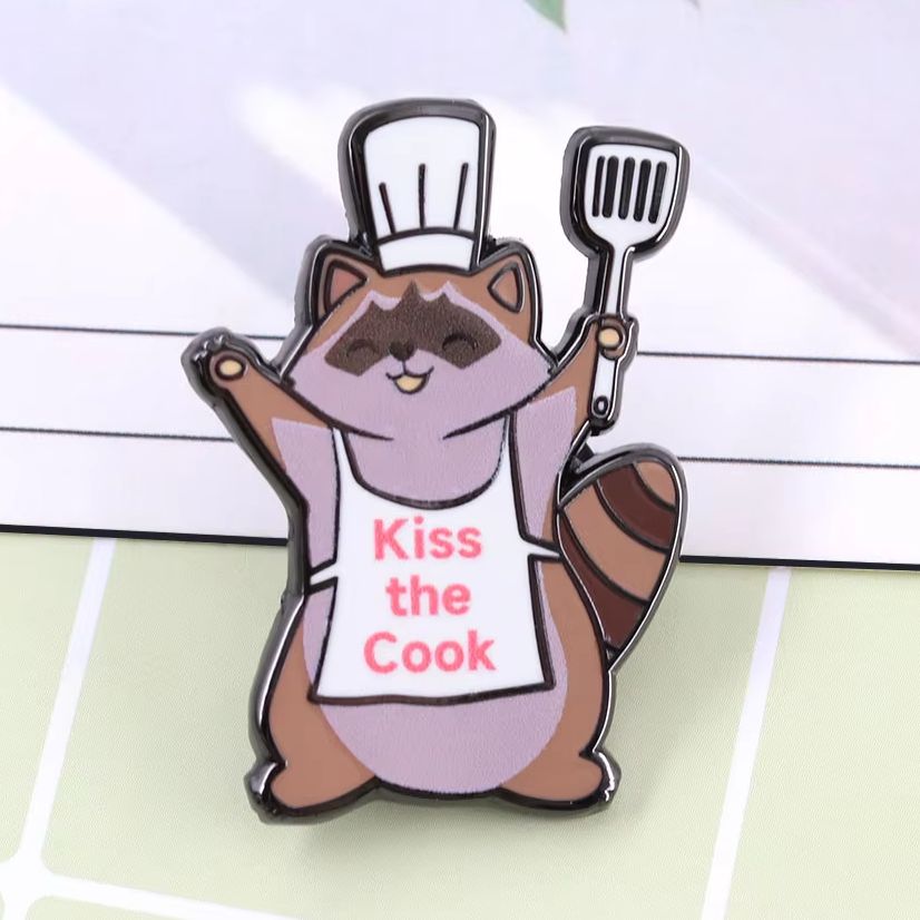 Funny Raccoon Enamel Pin Kiss  - огляд і ціна Kitchen Baker